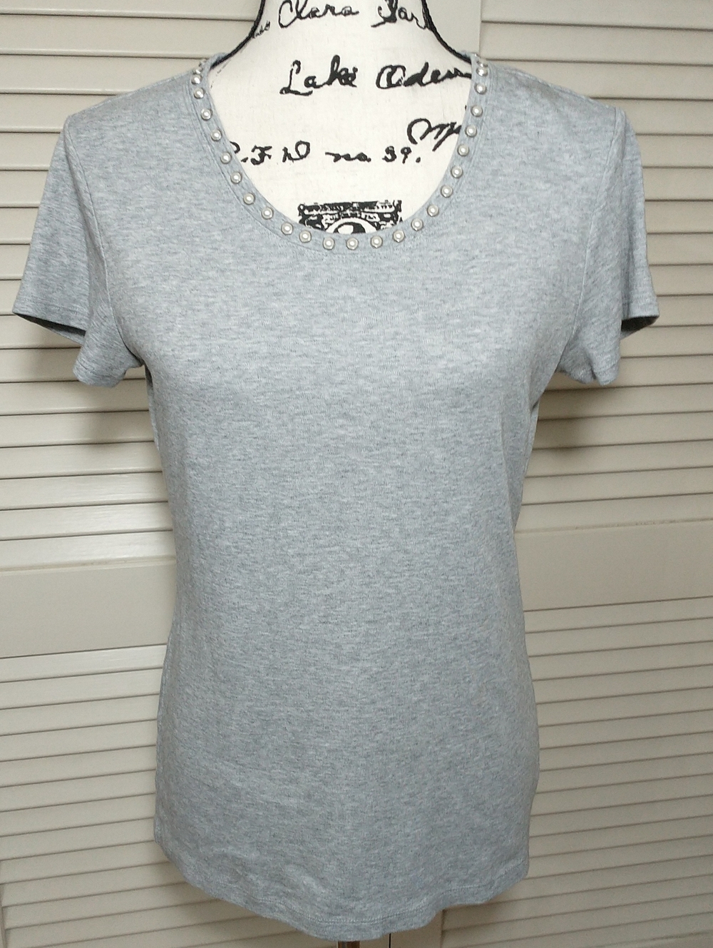 Banana Republic Pima Cotton/Organic Cotton, Gray Pearl Detailed T-shirt, Size L